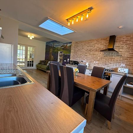 Wells Street Cottages No 26 By The River Ness إينفيرنيس المظهر الخارجي الصورة